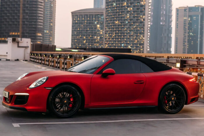 Rent Porsche 911 GTS Cabrio in Dubai